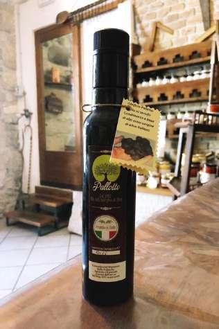 PALLOTTO OLIO TARTUFATO Olio EXTRA VERGINE DI OLIVA al tartufo prodotto da una piccola azienda agricola situata sulle colline molisane.