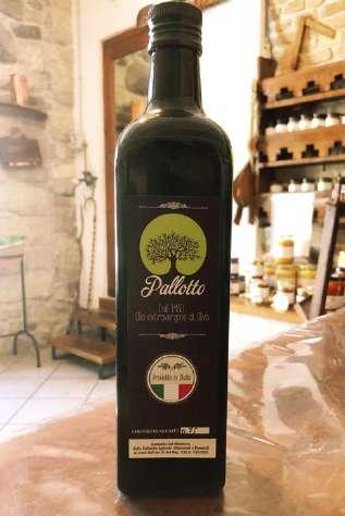 Olio extra vergine di oliva di qualità superiore Olio extra vergine di oliva prodotto da una piccola azienda agricola situata nella campagna molisana.