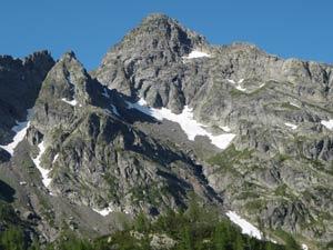 DESCRIZIONE ITINERARIO Primo giorno Dislivello: 440 m Tempistica: 1,40 h Difficoltà: E Il percorso scelto per raggiungere il rifugio parte da Laveggiolo (m. 1471, Val Gerola).