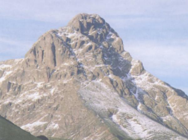 Questa montagna di storia ne ha vista proprio tanta: fin dal primo apparire dei popoli che, salendo da sud, colonizzarono per primi questo questo lembo della catena orobica.