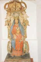 CULTURA Itiner tinerari del Sacr S acro 4 medioevale è situata (fig. 8) la trecentesca scultura di legno policromo: la Kyriotissa, cioè la Madonna in trono incoronata da due angioletti.