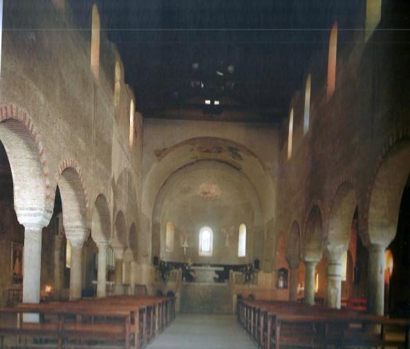 romano e resti di affreschi datati dal XI al XVI secolo. Battistero e absidi - Basilica dei SS.