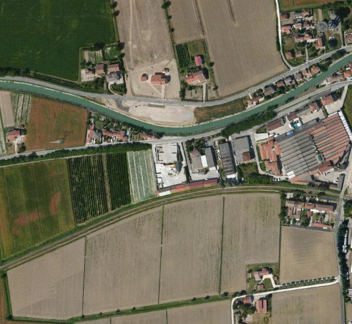 La localizzazione tra due barriere fisiche (Naviglio Adigetto e ferrovia) limita fortemente l accessibilità all area, rendendo di fatto percorribile esclusivamente Porte di Sopra.