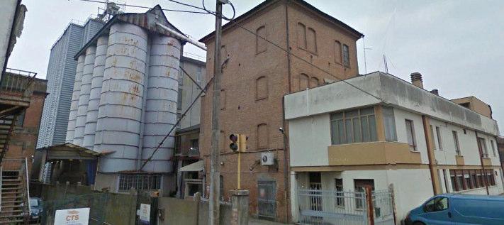 000 mq, è caratterizzato dalla presenza di un industria molitoria che si occupa della trasformazione del grano in farina ( Macinazione Lendinara Spa ).