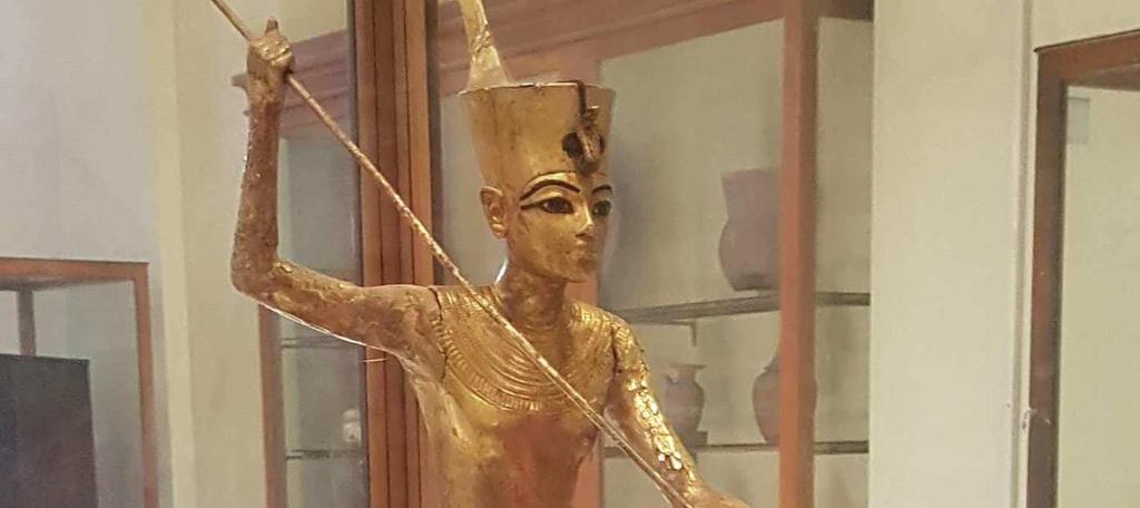 Si prosegue quindi con la visita al Museo Egizio a Il Cairo, che raccoglie la più ricca