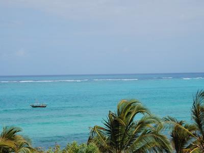 Giorno 3 Zanzibar Programma: Relax sulla spiaggia di Zanzibar, circondati da un mare da sogno e natura