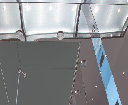 CABINA Panoramica, costituita parzialmente da cristalli extra chiari di sicurezza, con spider di raccordo in acciaio inox.