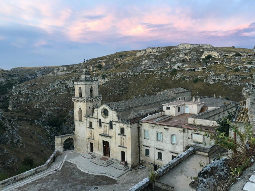 GIORNO 2 - Chiese Rupestri e Matera Colazione. Partenza per raggiungere Matera.