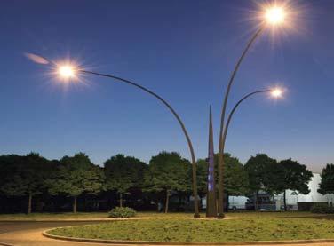 In figura 22 sono riportate due tipologie di rotatorie d arredo urbano che contribuiscono a migliorare l illuminazione quando nel centro cittadino sono posizionate rotatorie di un certo rilievo. Fig.