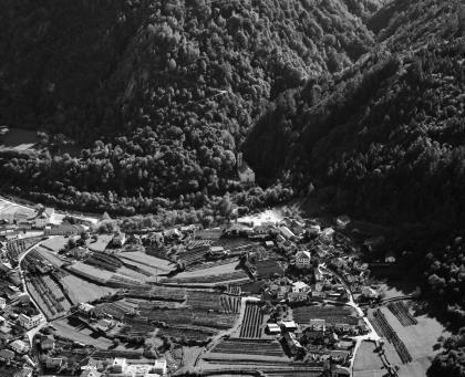 Torri e castelli: il Moesano fortificato (2) di Marco Marcacci Il principale complesso fortificato della Bassa Mesolcina si trovava certamente a Roveredo e serviva a sbarrare la valle sulle due