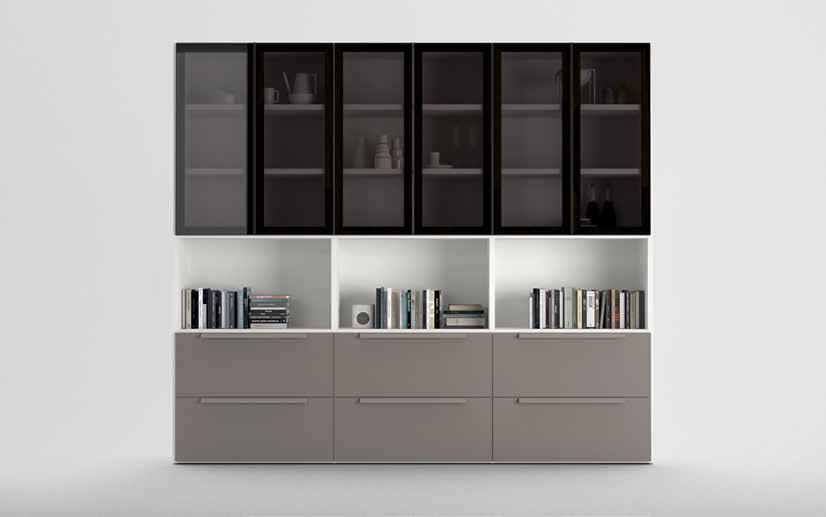 ARRANGEMENTS L5 living rooms KEY PRODUCT L5.1 L5.2 Libreria a terra con vani a giorno in finitura bianco, ante battenti in vetro fumè, cassettoni e maniglie A75 in finitura basalto.