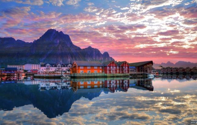 2 giorno: 12 Luglio 2019 BODØ - LOFOTEN Prima colazione in hotel. Partenza in nave dal porto di Bodø fino a Moskenes, sulle isole Lofoten. Visita di questo speciale luogo artico.