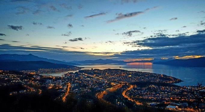 Serata a disposizione. Cena e pernottamento. 4 giorno: 14 Luglio 2019 NARVIK - TROMSØ Prima colazione in hotel. Partenza verso Bardu per visitare il Polar Park.