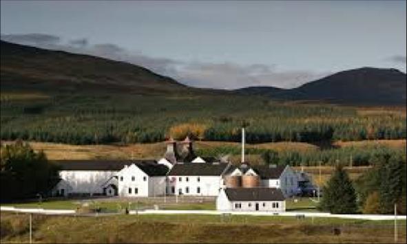 National Park, visita dell antica distilleria whisky di Dalwhinnie, tra i più pregiati di