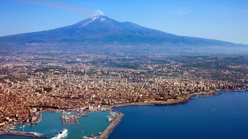 AI PIEDI DELL ETNA, TRA NATURA E