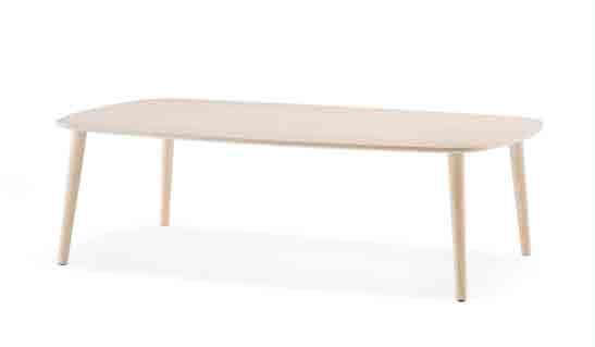 38 Art. MLT Coffee tables con ripiano in mdf laccato, impiallacciato frassino o stratificato.