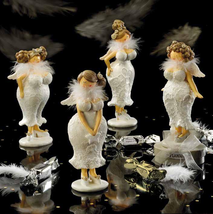 Confezionate con torroncini morbidi Angels with small soft nougats alberi e stelle di fine ceramica smaltata con luce led 8,5x5,5x16 cm The sexy fairies 4 Alberi con torroncini morbidi 85g 13x5x19,5