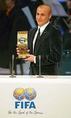 Fabio ritira il FIFA World Player come miglior giocatore del 2006;