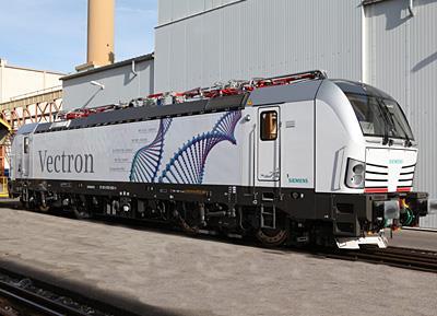 Interoperabilità: materiale rotabile Siemens Vectron Locomotiva multisistema Potenza : 5200-6400 kw Velocità: 160-200 km/h Tensione di alimentazione: 15 kvac - 25 kvac 3 kvdc - 1,5 kvdc e Diesel