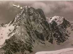 18 CELEBRATO IL RICORDO DELLE VITTIME DELL AEREO B17 DELL ALTA VAL VENY Ogni anno, dal 2011, il Comitato di Commemorazione B17 Mont Blanc ricorda l incidente che nel 1946 costò la vita a 8 soldati