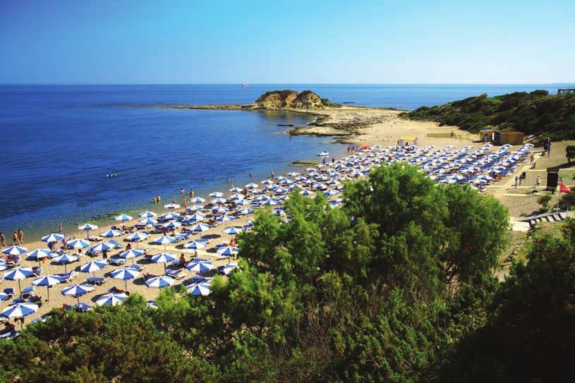 Scendendo lungo la passeggiata che porta alla spiaggia, sarà impossibile non fermarsi per immortalare con una foto il panorama che si presenta in tutta la sua bellezza. Tsambika, che spiaggia!