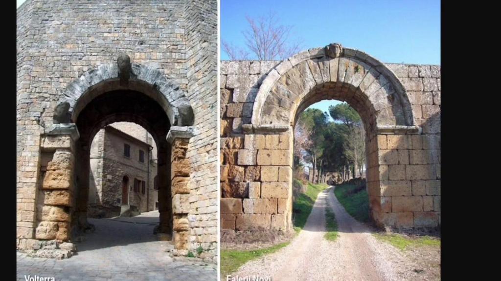 Architettura etrusca Le città etrusche erano difese da mura possenti e l ingresso avveniva