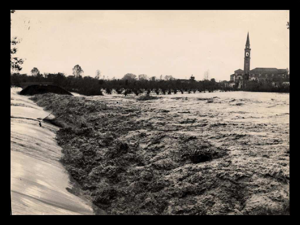 WG-F - ON FLOOD nov. 1966 rofa in destra del Piave a S.