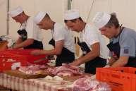 La Bekaria DOMENICA, 19.08.2018, 08:00 CENTRO SPORTIVO VALDIDENTRO Dimostrazione dell'antica lavorazione della carne di maiale; a seguire, cena e serata danzante con Konsuelo, giochi musica e.