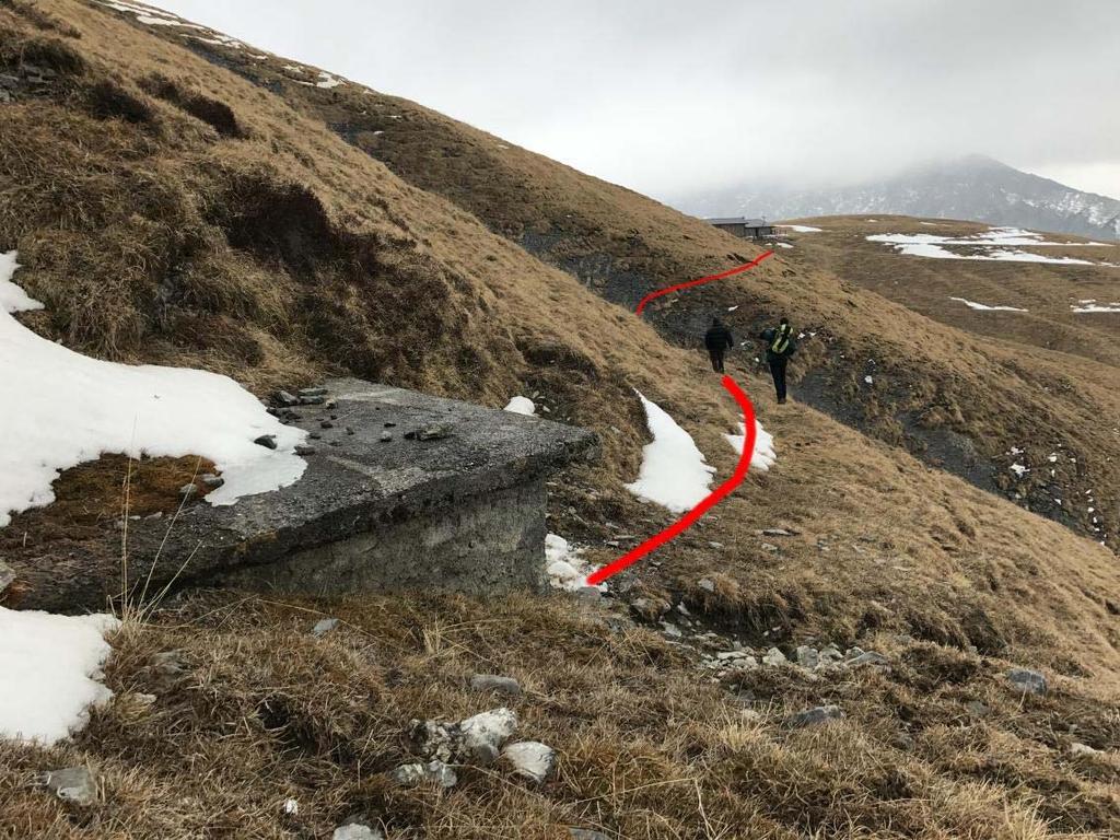 pag. 11 di 77 APPROVVIGIONAMENTO IDRICO BAITA ALTA AD USO NON IRRIGUO Nella stazione alta, dove le necessità del bestiame sono in parte soddisfatte dalla pozza di abbeverata situata poco a monte