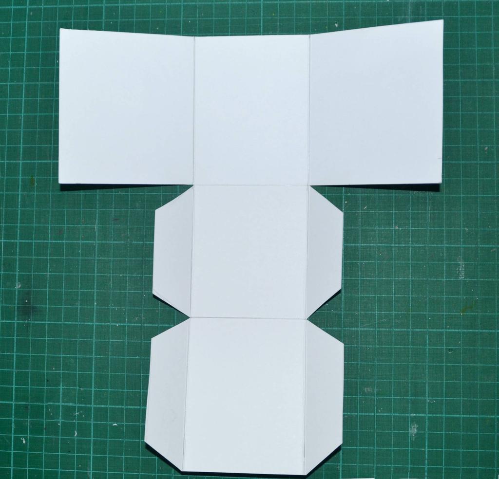 MONTAGGIO CASSETTI Per realizzarli ho utilizzato un cartoncino di base da 400 gr bianco, che poi ho ricoperto sul fronte con della carta pattern.