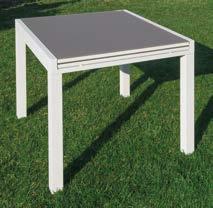 Composto da 1 tavolo estensibile, dimensioni 90/180x90 cm, con