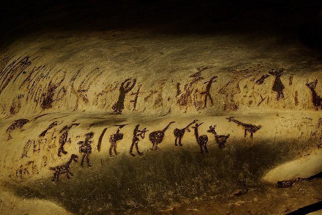 Facciamo ora un viaggio nelle grotte più famose del mondo e riproduciamo alcune pitture rupestri.