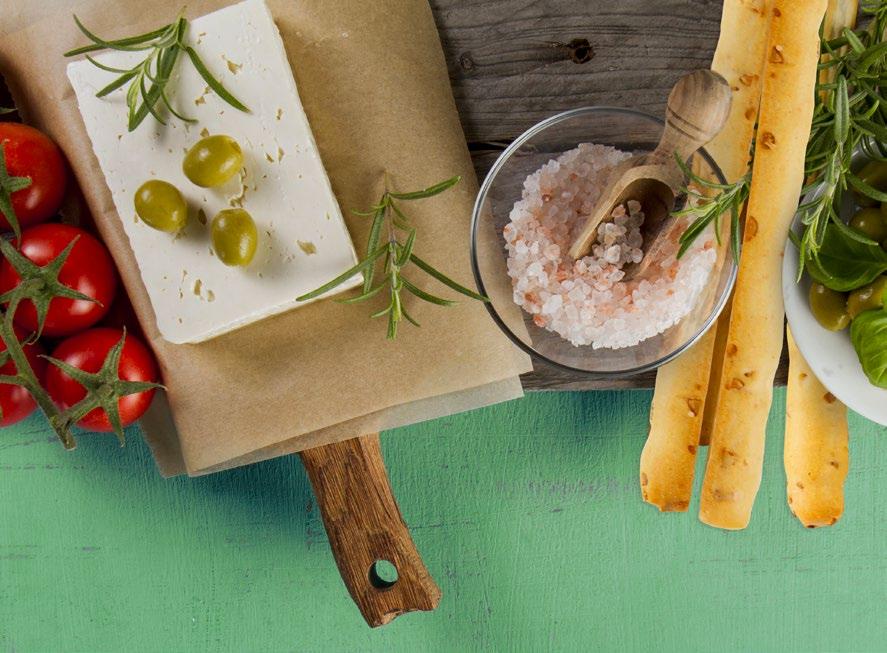 Gli snacks esprimono lo stile di vita mediterraneo orientato a condividere un gustoso spuntino nel