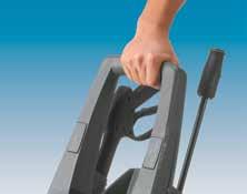 Ergonomic handle for easy handling Comoda maniglia di presa per facilitare la movimentazione dell idropulitrice Easy to handle up and down steps thanks to the big wheels Facilità di movimento su