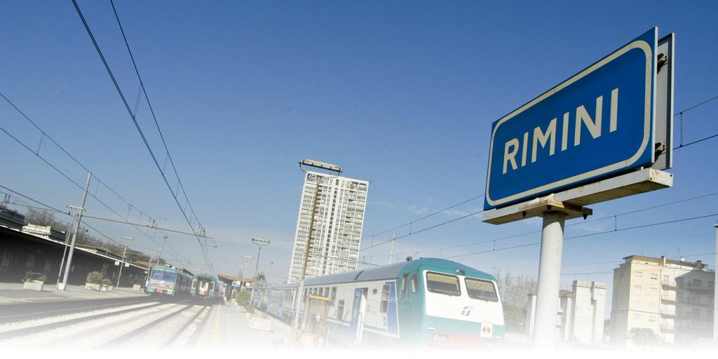 I TRASPORTI IN PROVINCIA DI RIMINI Al 31/1/14 il settore conta 1.58 imprese attive, con una flessione, rispetto al 31/1/13, del 3,6%. La maggior parte delle imprese ha forma individuale: 736 su 1.