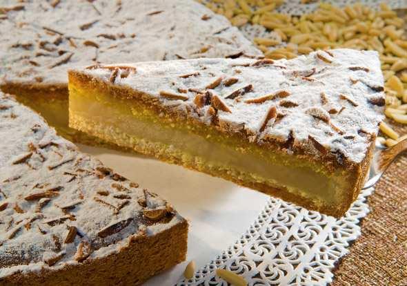 Torte da forno La ricetta della pasta frolla e del pan di spagna è l'originale, la stessa che si può trovare nei libri di testo del primo insegnamento base di pasticceria.