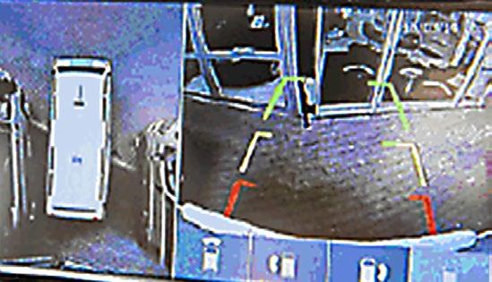 Quattro telecamere con obiettivi grandangolari montate nella parte anteriore, posteriore, sinistra e destra raccolgono le immagini di ciò che accade intorno al veicolo e le inviano al monitor in