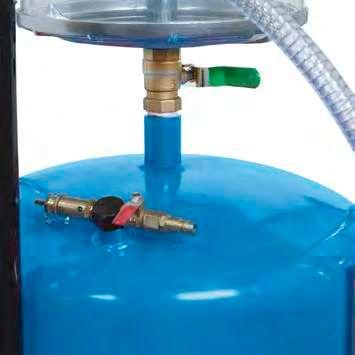 3.4 Svuotamento del serbatoio Quando il livello dell olio all interno del serbatoio raggiunge il livello massimo permesso si dovrà procedere allo svuotamento del serbatoio.