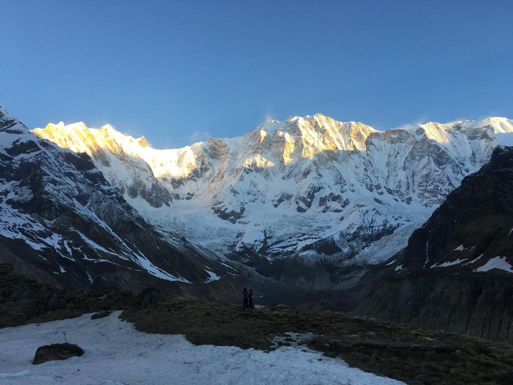 TREKKING AL SANTUARIO DELL ANNAPURNA Dal 20 ottobre al 3 novembre 2019 Il campo base Annapurna, o Santuario, è senza dubbio uno dei percorsi più frequentati in Nepal, ma resta uno dei trekking più