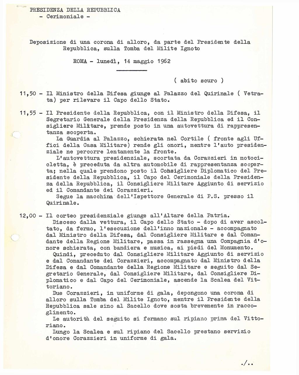 PRESIDENZA DEILA REPUBBLICA - Cerimoniale - Deposizione di una corona di a llo r o, da parte del Presidente d ella Repubblica, su lla Tomba del M ilite Ignoto ROMA - lunedì, 14 maggio 1962 ( abito