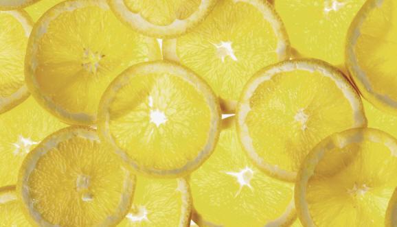 Il limone è un agrume con un succo dal caratteristico sapore aspro ed è ricco di vitamina C: è uno dei frutti che ne contiene in