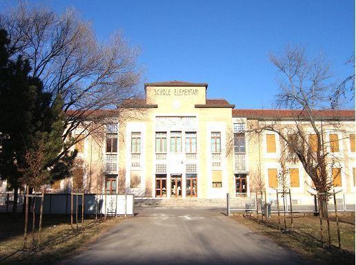 un salone giochi una biblioteca un ampio giardino attrezzato con giochi e pista ciclabile didattica SCUOLA PRIMARIA G.