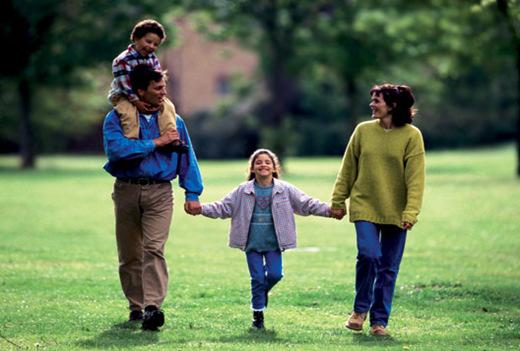 IL RUOLO DELLA FAMIGLIA NELLA SCELTA scoprire interessi, inclinazioni e desideri valorizzare le potenzialità aiutare a realizzare progetti capire le motivazioni del consiglio orientativo raccogliere