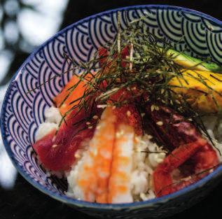 Sushi misto Pesce crudo con riso CHIRASHI - Ciotola di riso
