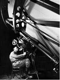 p. 7/40 IL METODO SCIENTIFICO Osservazione: anni 20 Edwin Hubble osservò, con il telescopio Hooker al Wilson Observatory
