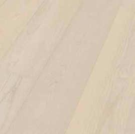 I nuovi rivestimenti per pavimenti sottolineano con la loro superficie liscia il carattere del legno grezzo, mantenendo una estrema facilità di manutenzione.