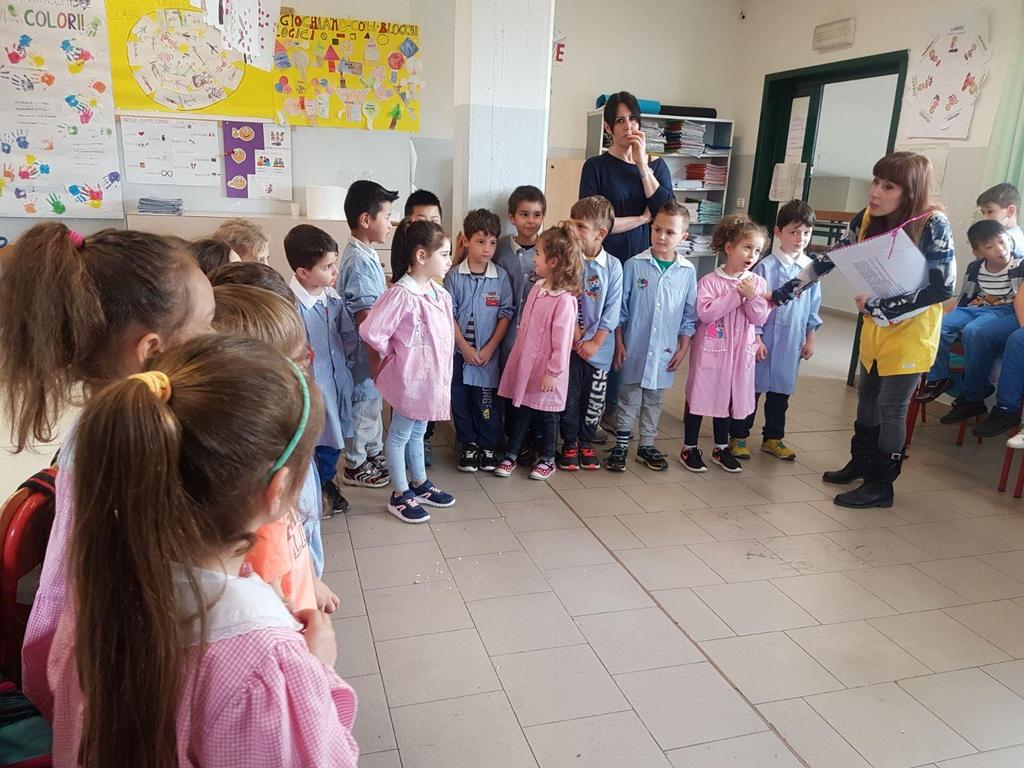 I bambini dell infanzia vanno alla scuola