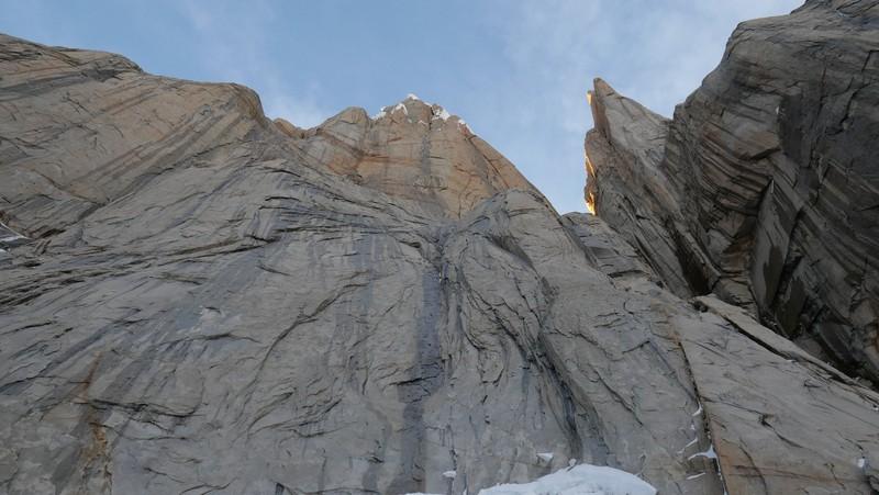 Cerro Torre. Della Bordella in stile alpino sul Diedro degli Inglesi 5 soprattutto senza le corde fisse.