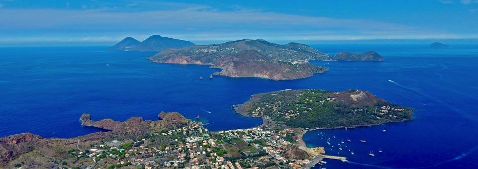 LIPARI E VULCANO L'arcipelago delle Isole Eolie, nel 2000 e' stato proclamato dall Unesco, Patrimonio