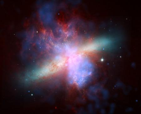 Gas ionizzato caldo (T~10 7-10 8 K) M82 visibile (stelle) In galassie ad